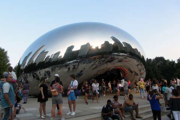 Millennium Park Cloud Gate with people in front