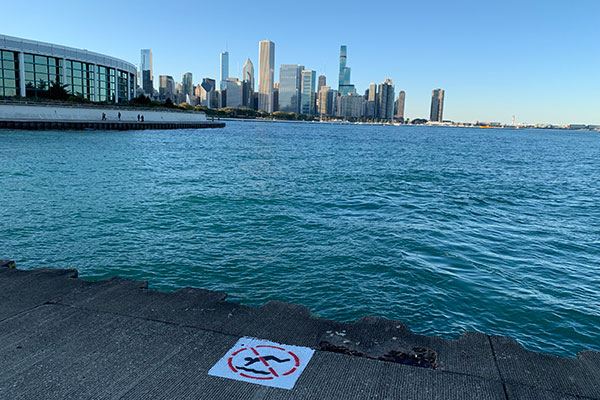 Sign not to dive into Lake Michigan