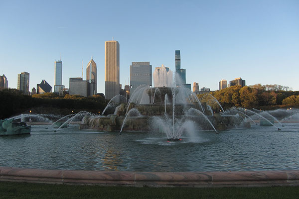 Buckingham Fountain looking North at the skyline