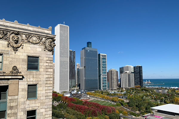 Building next to Cliff Dwellers Club with Millennium Park in the background