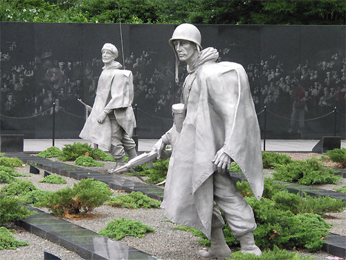 Two statues at the Memorial