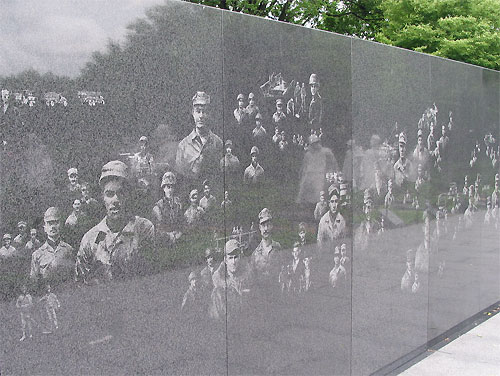 Mural on wall at Korean Veterans Memorial