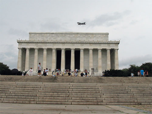 Plane flys over Lincoln Memorial