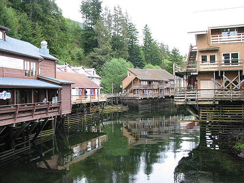 creek passes through Creek Street