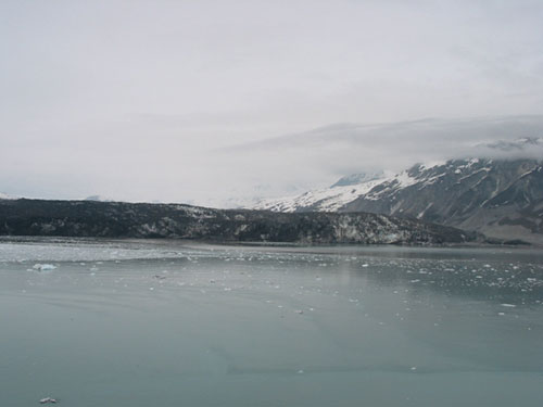 The ship approaches the glacier calving area