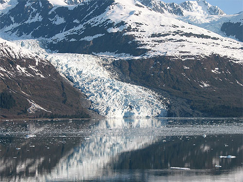 Glacier leading to water