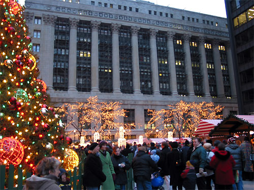 Christkindlmarket at Daley Plaza with Christnas tree in background