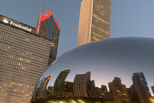 Cloudgate statue at Millennium Park at duck