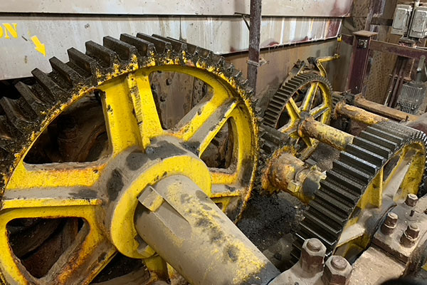 Gears that lift the Michigan Avenue Bridge