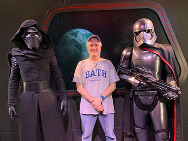 Characters Kylo Ren and officer with Pat