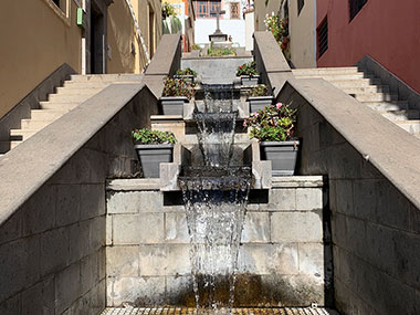 Fountain parallel to steps