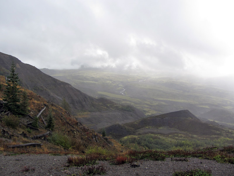 Mountains in the distance from Mount St. Helens