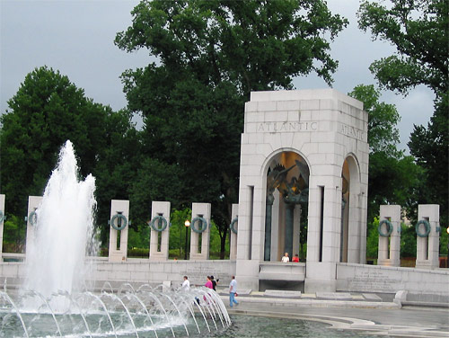 Fountain at World War 2 Memorial